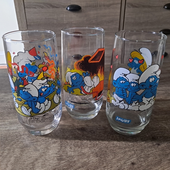 *SOLD* Set of Vintage Smurf Glasses - Picture 2 of 3